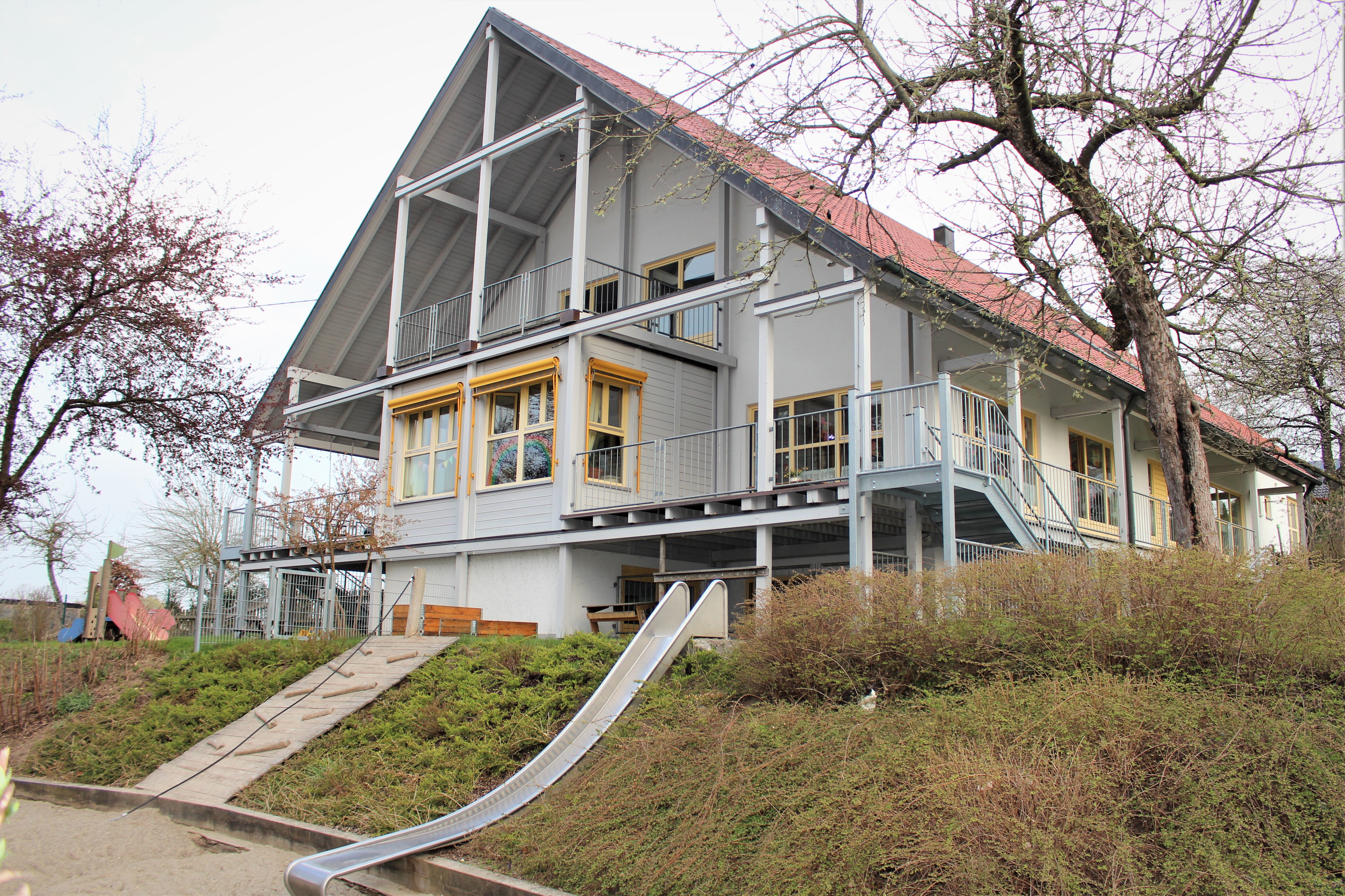 Au%C3%9Fenansicht%20-%20Haus%20mit%20Garten